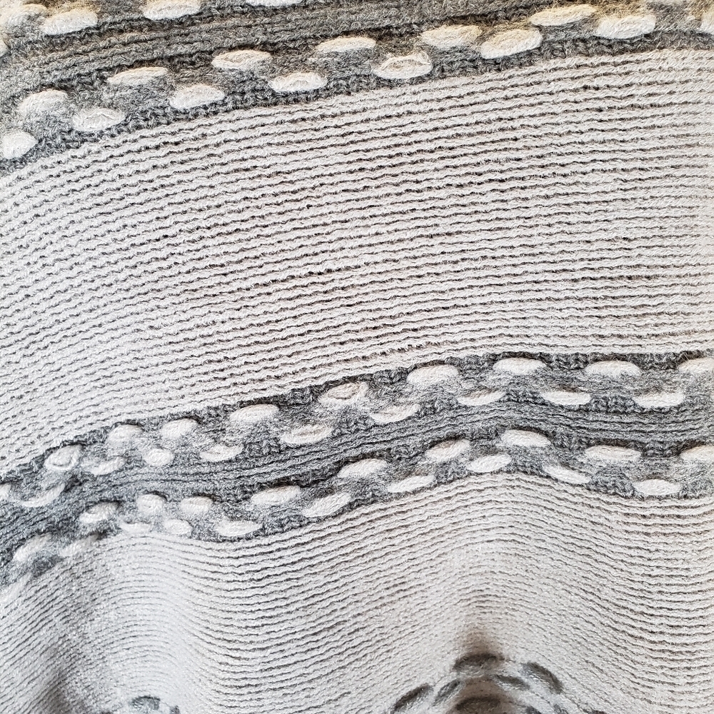 Passion 4 Fashion Gray Shawl/Covering With Fringes one size - Picture 4 of 6
